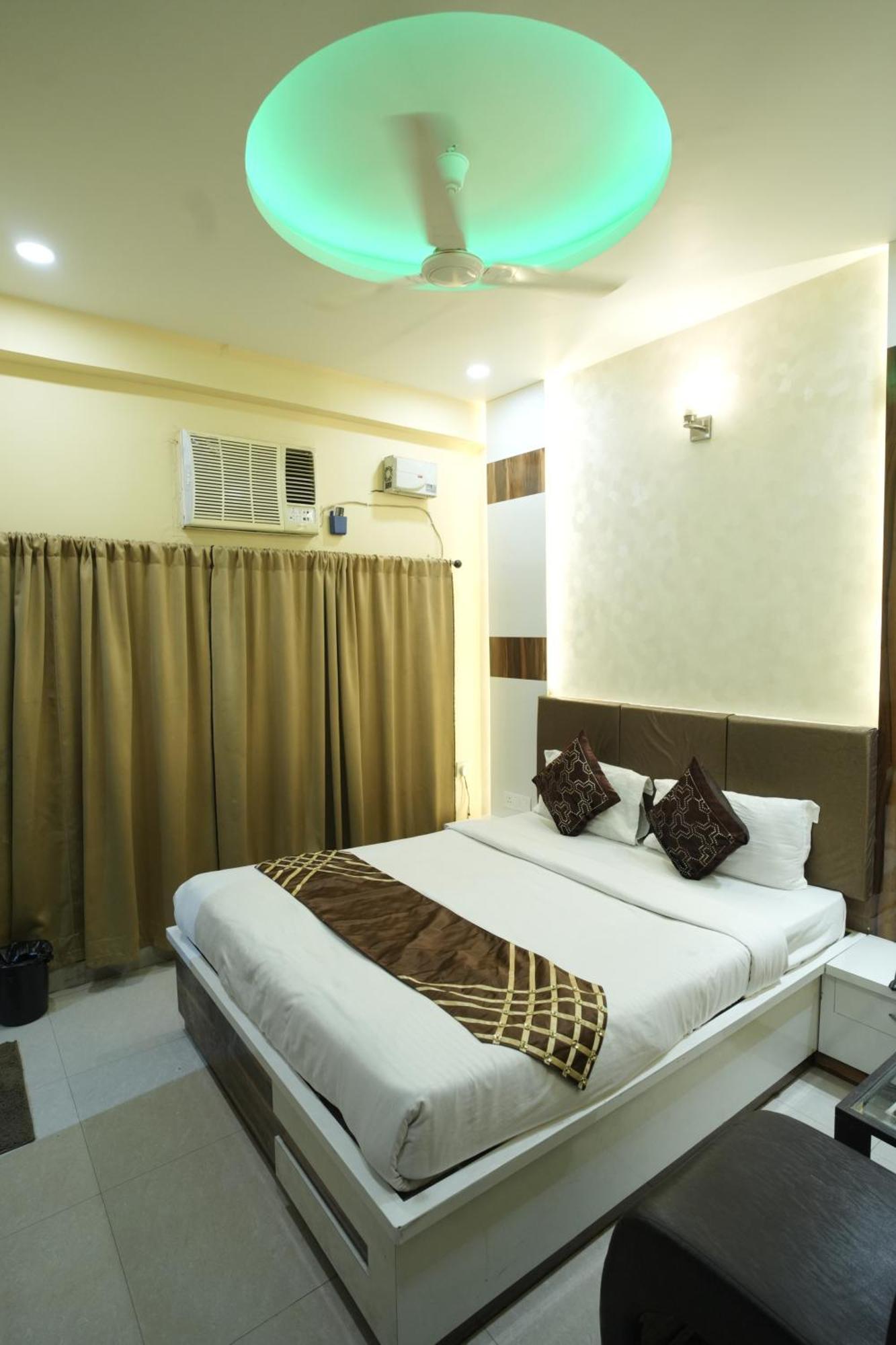 Hotel Rajkamal Near Varanasi Railway Station Exterior photo