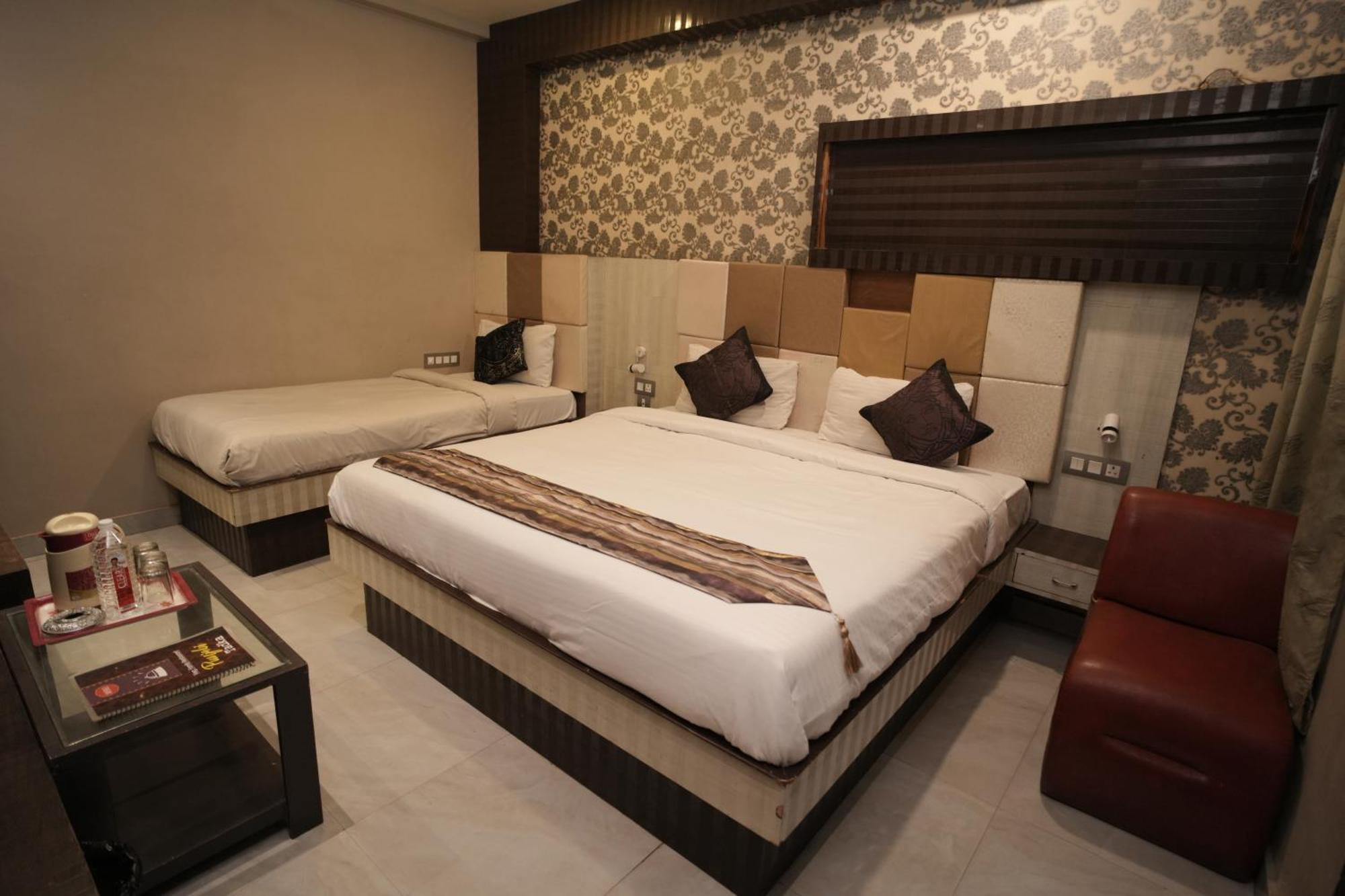 Hotel Rajkamal Near Varanasi Railway Station Exterior photo