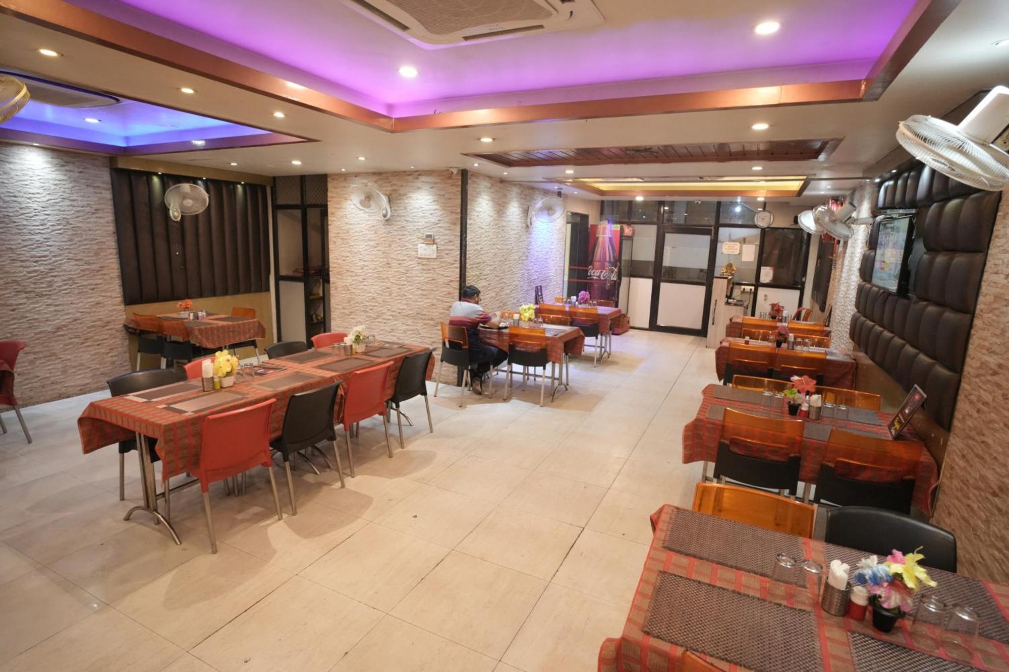 Hotel Rajkamal Near Varanasi Railway Station Exterior photo