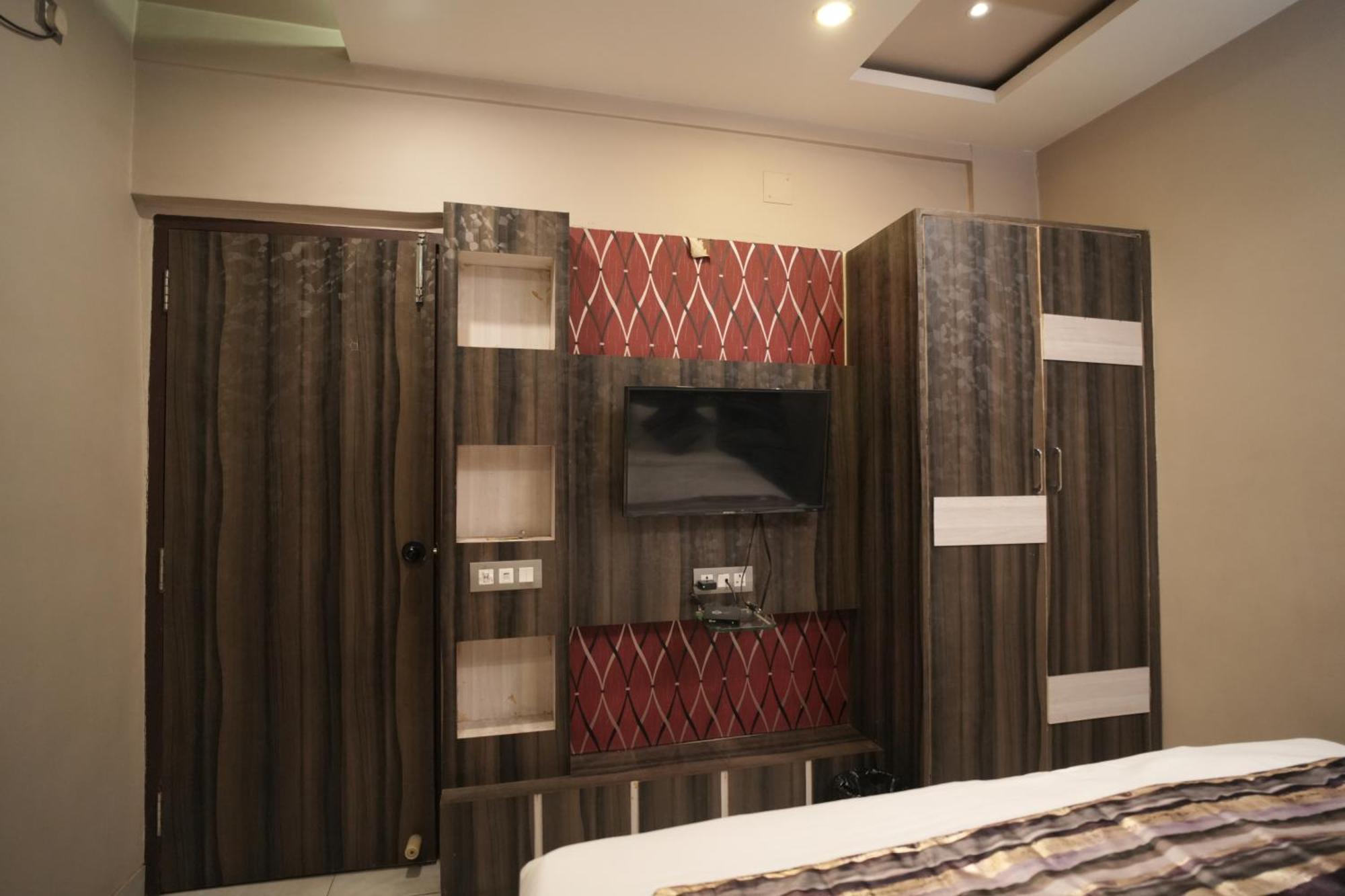 Hotel Rajkamal Near Varanasi Railway Station Exterior photo