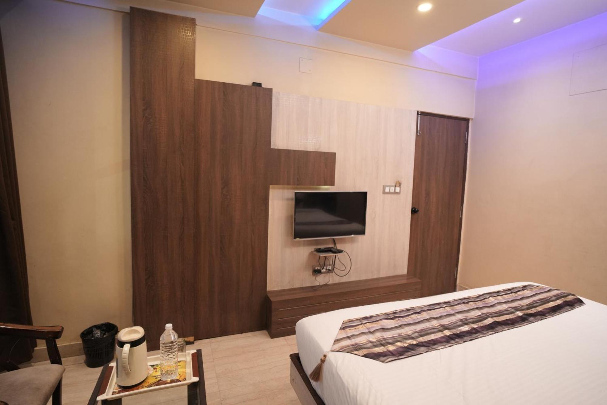 Hotel Rajkamal Near Varanasi Railway Station Exterior photo